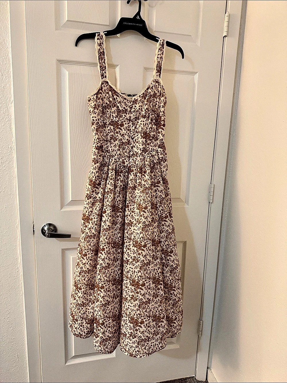 American Eagle Floral Maxi Dress in Brown & Cream Size Medium Like New